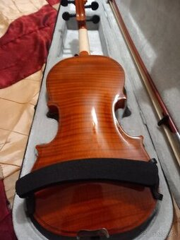 Predám tieto nepoškodené 4/4 husle