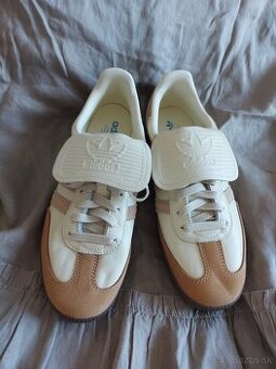 Kultové tenisky č.42
