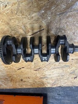 Kľukový hriadeľ 2.0 tsi