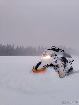 Snežný skúter Arctic Cat M8000