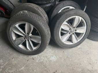Alu sada originál Vw r17 passat b8