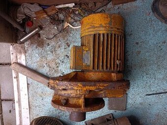 Elektromotor s prevodovkou