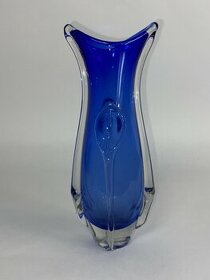 vintage modrá váza hutné sklo s číre lemovanie Lednické Rovn
