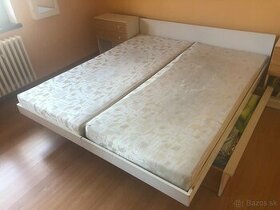 Manzelska postel s uloznym priestorom, +nabytok stoliky