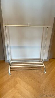 Predám vešiaky na šaty z IKEA - 6ks