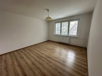 Na predaj krásny zrekonštruovaný 3 izbový by na 2.poschodí