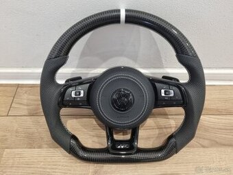VOLKSWAGEN VOLANT KARBON - PERFOROVANA KOŽA - BIELE ŠITIE