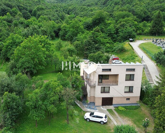 EXKLUZÍVNE NA PREDAJ-Váš nový domov s výhľadom na hrad Breko