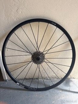 🚴 Predám cestné kolesá DT Swiss P1800 Spline 32 + kazeta