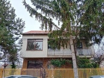 Predam 5-izbový rodinný dom s garážou v obci Mojzesovo