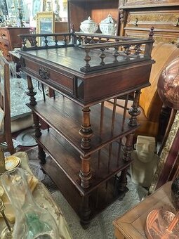 starožitná etažérka