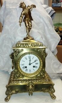 Francúzske figurálne starožitné hodiny