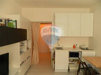 PRENÁJOM: GARZONKA, 21m2, DOHNÁNYHO ul. pri OC CENTRÁL, RUŽI