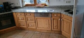 Smrková kuchyňská linka se spotřebiči,5915