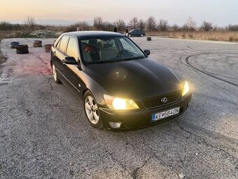 Lexus is200