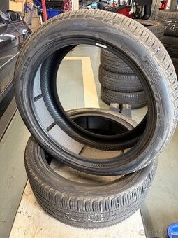 285/40R22