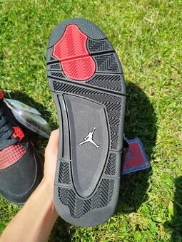 Jordan 4 retro red