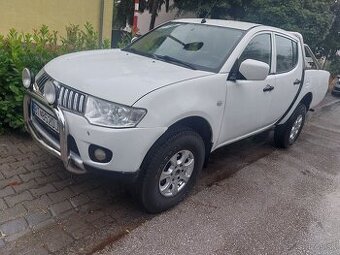 Mitsubishi L 200 Pick up 100kw Manuál