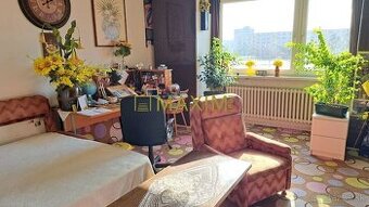 Tehlový 3 izbový byt na Chrenovej 4, 2x loggia, garáž, klima