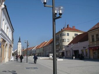 Obchodný priestor na Hlavnej ulice v Trnave.