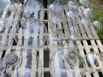 demižony - rôzne veľkosti