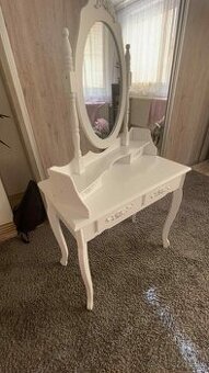Kozmetický stolík