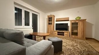 Ponúkam do prenájmu 3 izbový byt v centre mesta Levice.