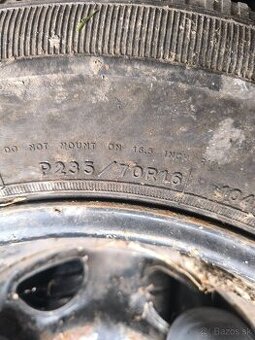 Predám pneu 235/70r16