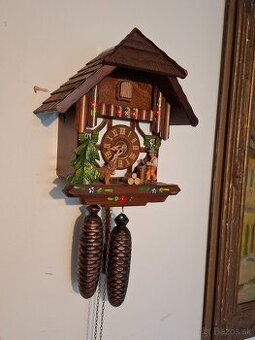 Predám funkčné osemdňové kukučkové hodiny pri kukaní drevoru