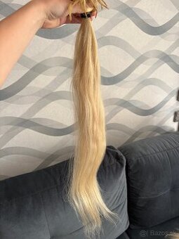 Živé blond vlasy na nadpojenie