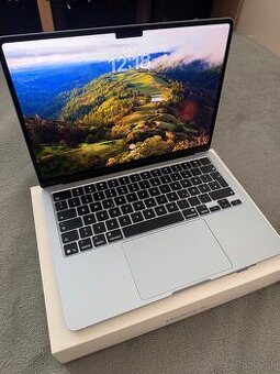 MacBook Air 13,6" M4 16/256 stav nového kusu (100% batéria)
