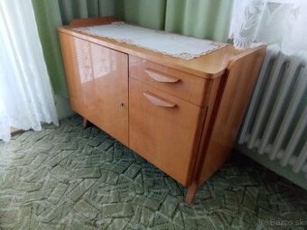 Predám televízny retro stolík.