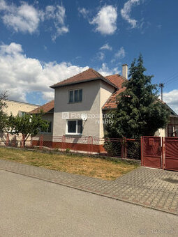 EXKLUZÍVNE: Rodinný dom s veľkým pozemkom (1 590 m²), Hronsk