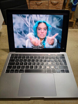Macbook Pro Touchbar 2018 256gb 8gb ram s novou bateriou a s