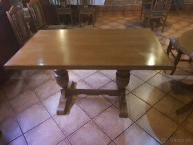 Masívne drevené stoly