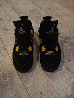Jordan 4 Retro "Thunder"