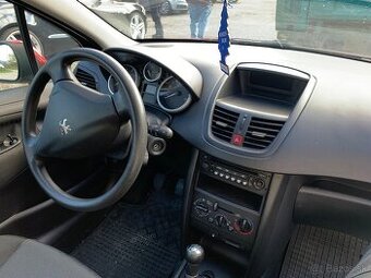 Peugeot 207 1,4 benzín