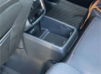 Odkladacia schránka Škoda Octavia 4