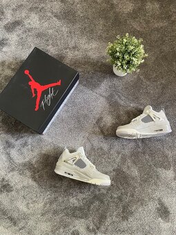 JORDAN 4 RETRO FROZEN MOMENTS