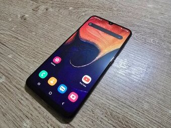 Samsung A50 128gb v super stave telefon s nabijacim kablom