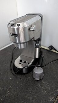 Pákový kávovar De'Longhi DEDICA EC 685.M strieborný