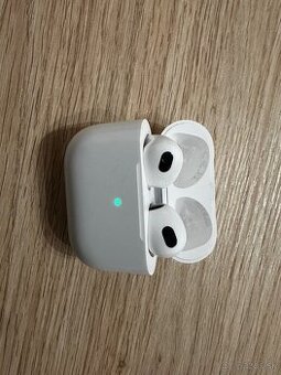 Apple AirPods 3 s MagSafe nabíjacím púzdrom