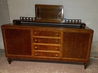 KRÁSNA STAROŽITNÁ KOMODA