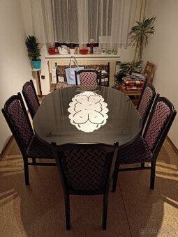 Jedálenský stôl so 6 stoličkami