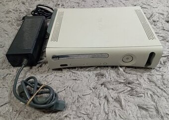 XBOX 360 FAT 60GB - vhodný skôr na opravu