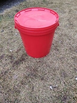 Plastová nádoba 33l s vekom - 1