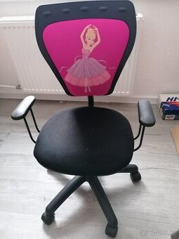 Kancelárska stolička do detskej izby