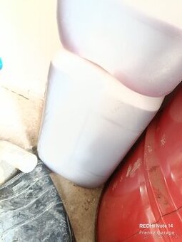 Červený olej do benzínu Stihl  1L 8€