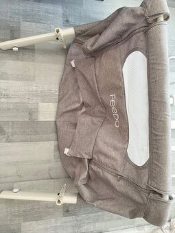 Detská postieľka na kolieskach