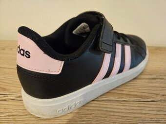 Predáme dievčenské tenisky Adidas 37 1/3